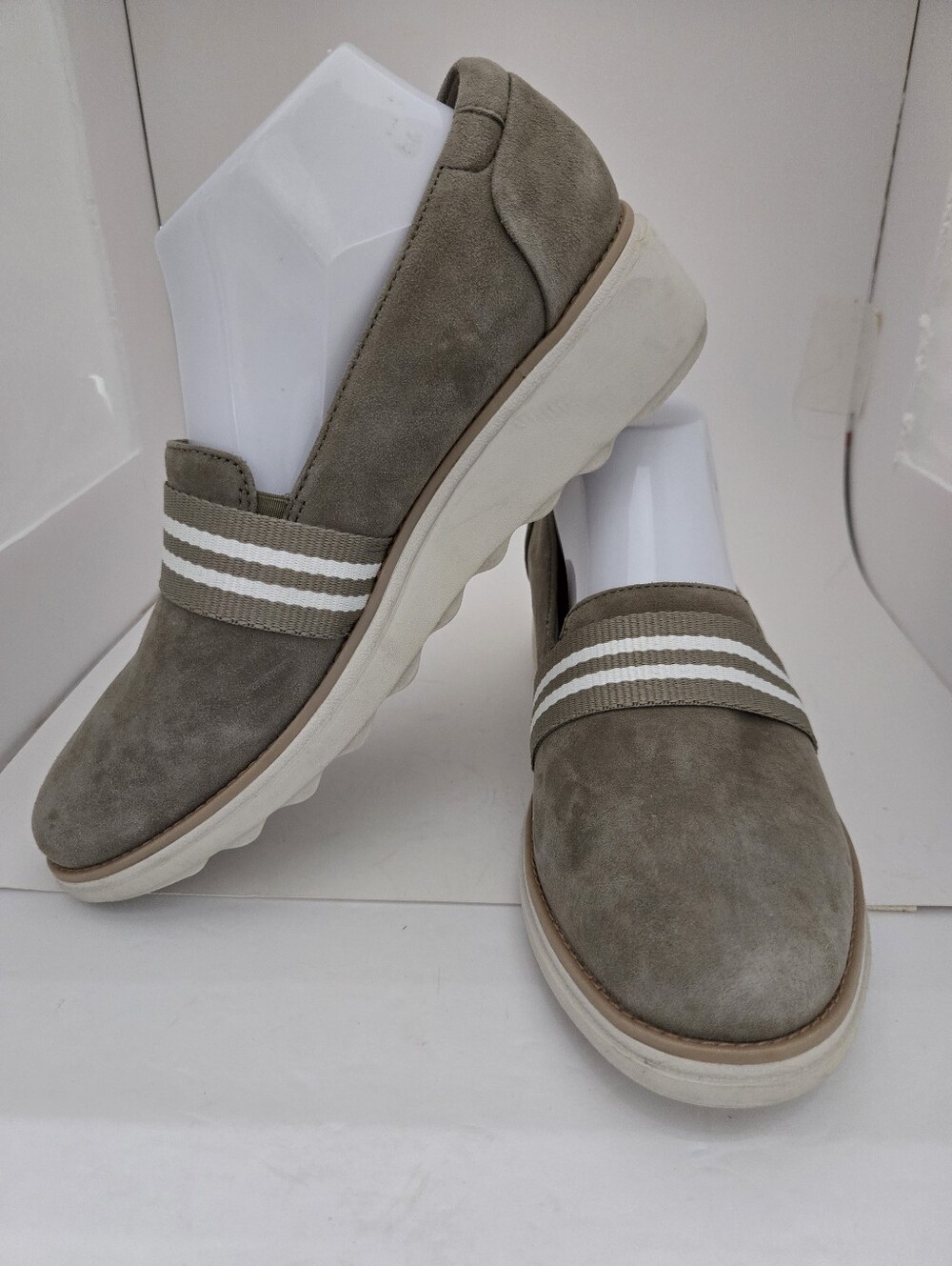 Clarks Collection Shoes Womens 8.5 M Gray Suede Loafers Slip On